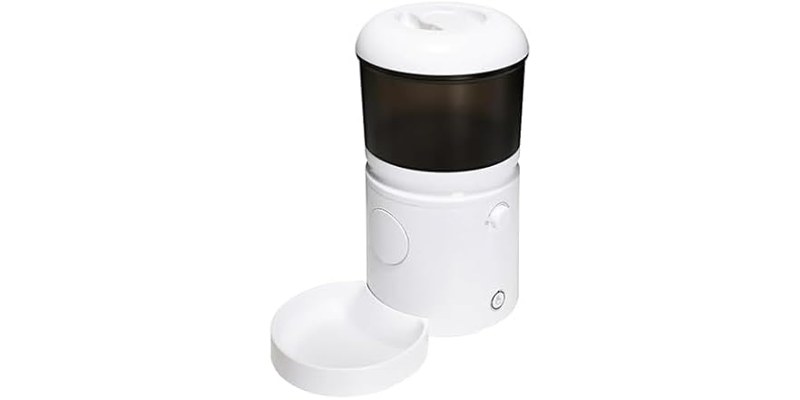 Amazon Basics automatic pet feeder
